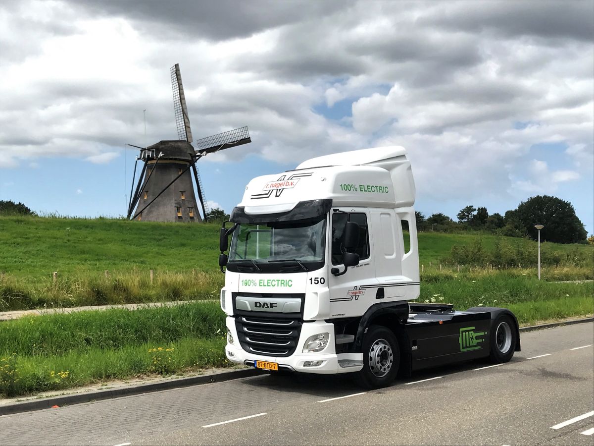 Klaar voor de toekomst: Truckland levert zeldzame elektrische <kleur>DAF CF Electric</kleur> aan Transportbedrijf R. Nagel